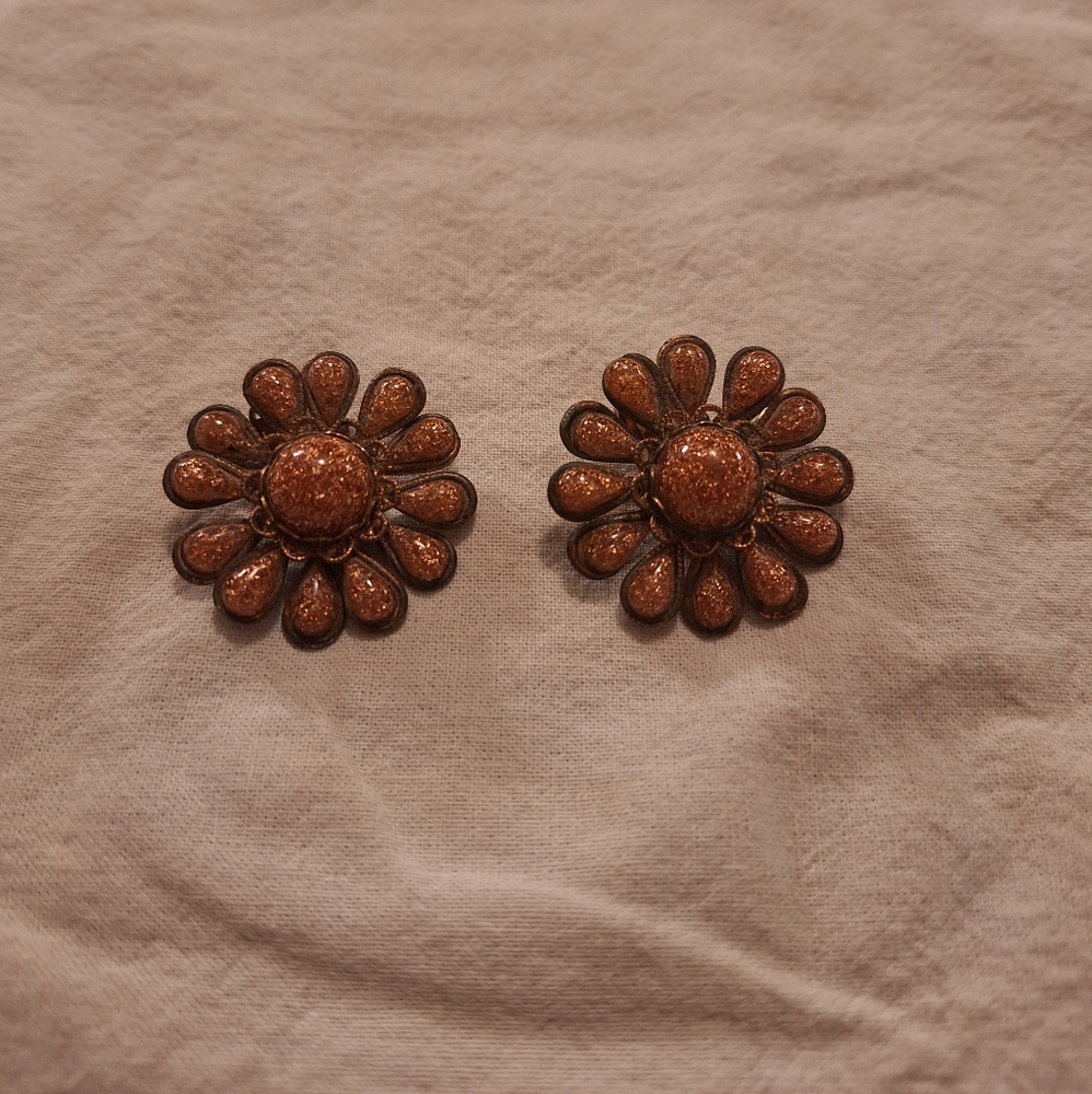 Goldstone clip-on earrings - Picture 2 of 6